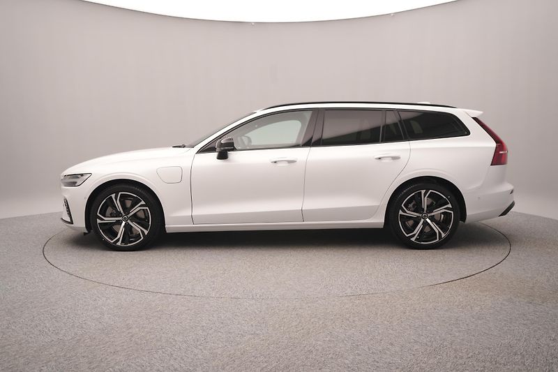 Volvo V60 (2026) T6 AWD Plug-in DARK ULTRA - fotka 9 z 24