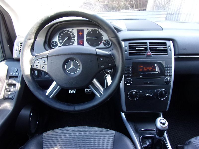 Mercedes-Benz Třídy B 200 CDi 103kW SPORT 130 000 KM - fotka 12 z 20
