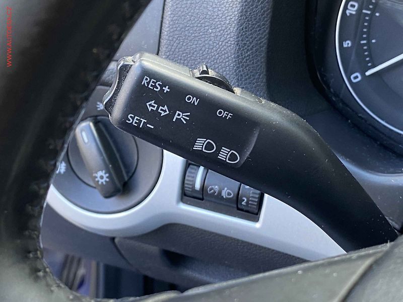 Škoda Octavia (2007) 1.9TDi, AC, výhřev sed - fotka 13 z 17