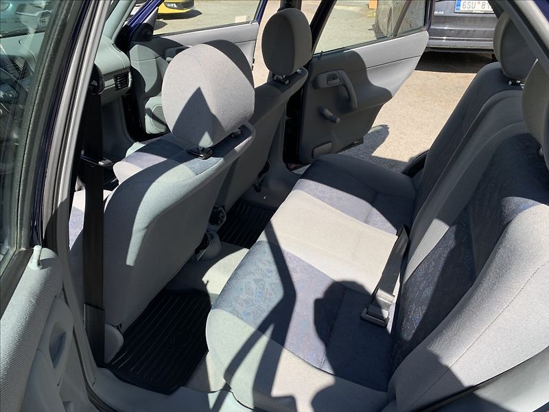 Škoda Felicia 1,3 GLXi TRUMF 1.MAJITEL,ČR - fotka 15 z 18