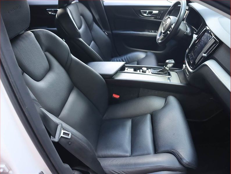 Volvo V60 (2019) T6 AWD - fotka 9 z 22