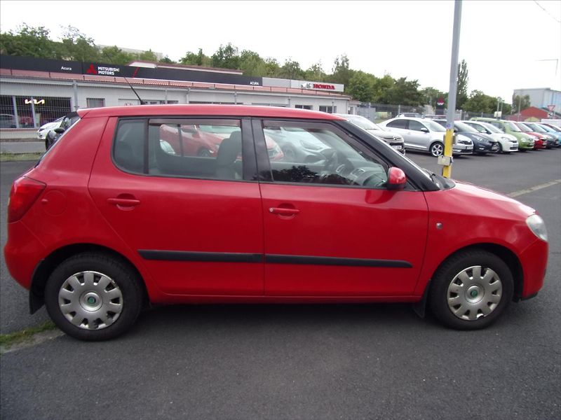 Škoda Fabia 1,6 16V - fotka 2 z 18