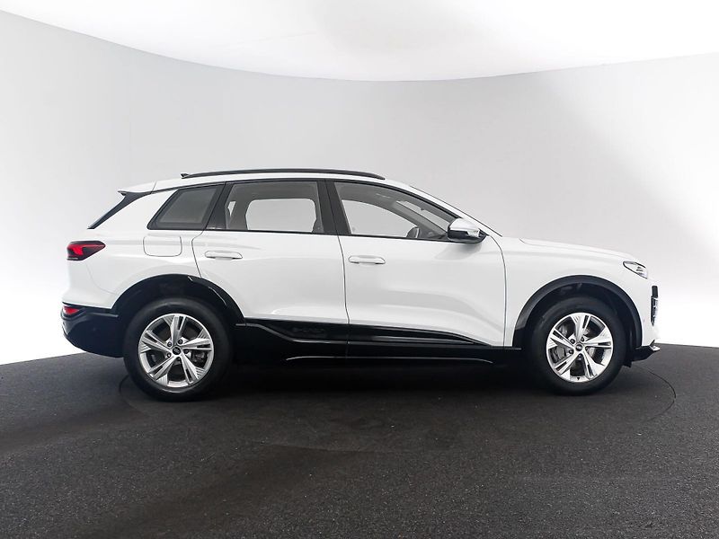 Audi Q6 e-tron 285kW quattro Pano Kůže 360 - fotka 2 z 17