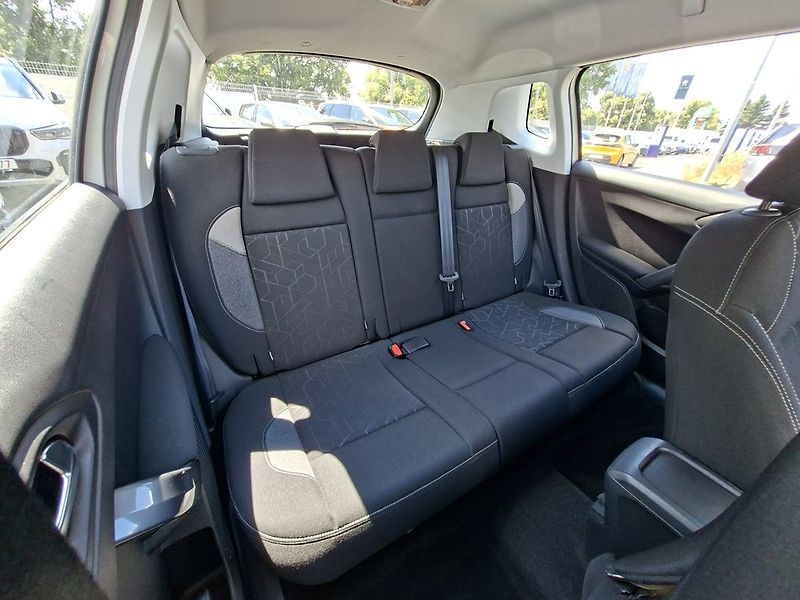 Peugeot 2008 1,2 PT 130k M6 2.MAJ - fotka 6 z 23