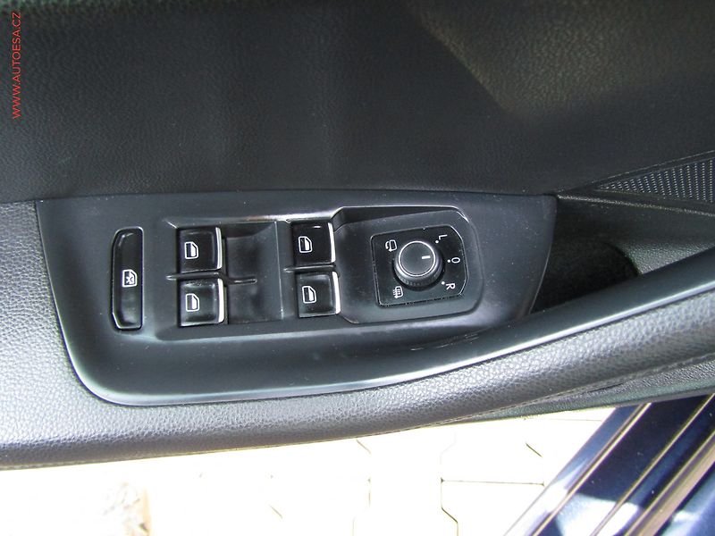 Volkswagen Passat (2015) 2.0 TDi, Highline, TZ - fotka 11 z 19