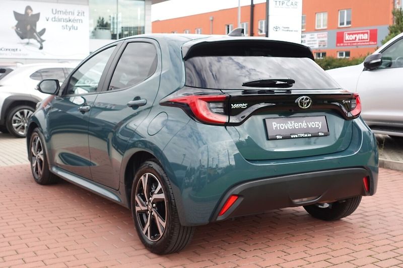 Toyota Yaris 1,5 HEV Style - fotka 6 z 32