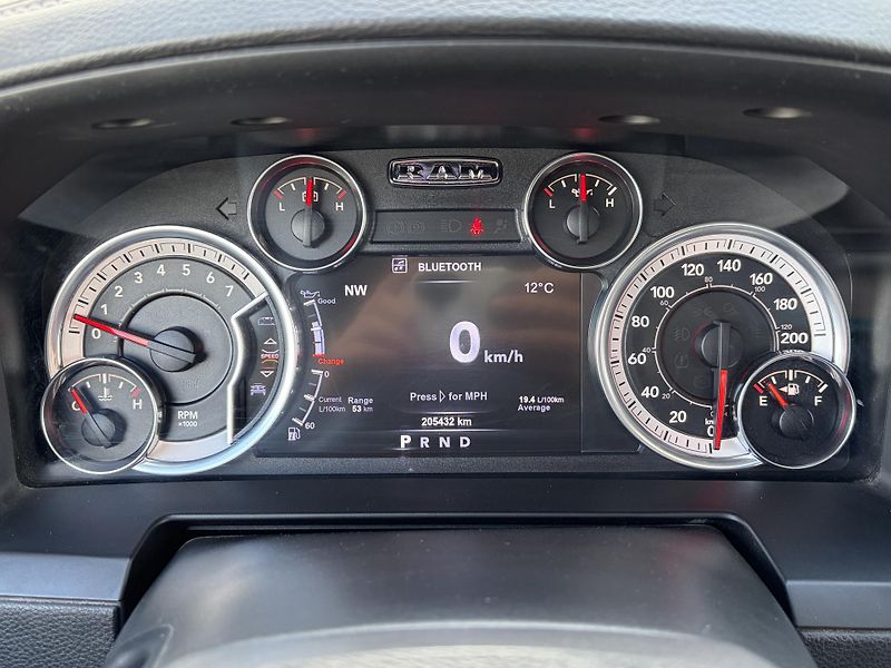 Dodge RAM (2016) 1500 Laramie V8 HEMI - fotka 12 z 40