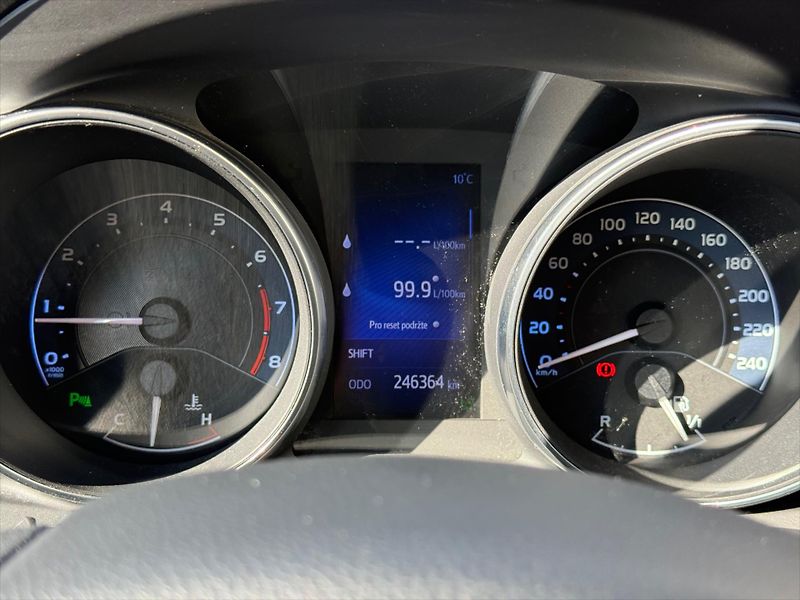 Toyota Auris 1,6 Selection - fotka 11 z 19