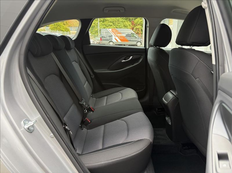 Hyundai i30 1,5 DPi  WG FL Family Climate - fotka 12 z 22