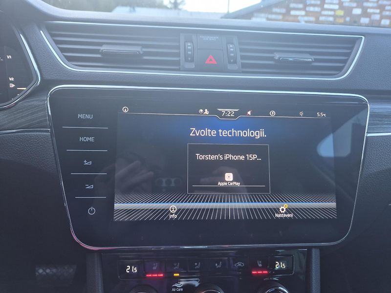 Škoda Superb Combi 2,0TDi DSG 110kw 17ALU - fotka 30 z 44