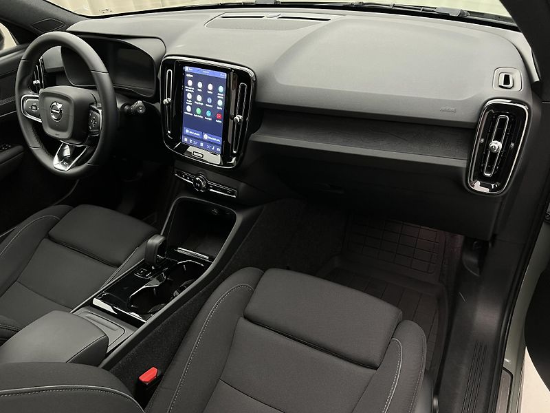 Volvo XC40 RECHARGE CORE AUT - fotka 21 z 46