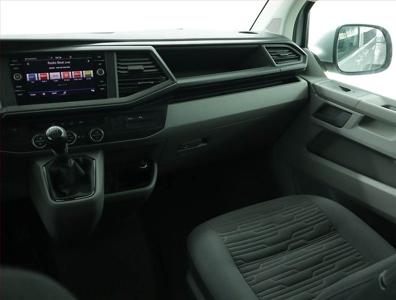 Volkswagen Caravelle (2021) Comfortline 2.0 TDI, 1Maj, DPH - fotka 8 z 18