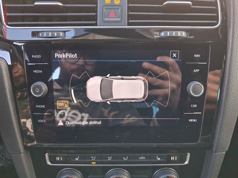 Volkswagen Golf (2018) 1.5 TSi, Highline, DSG, LED - fotka 18 z 18