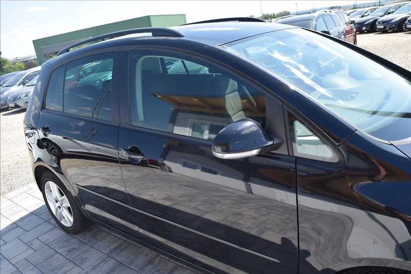 Volkswagen Golf Plus 1,4 i 59KW VÝHŘEV NAVI ALU - fotka 9 z 46