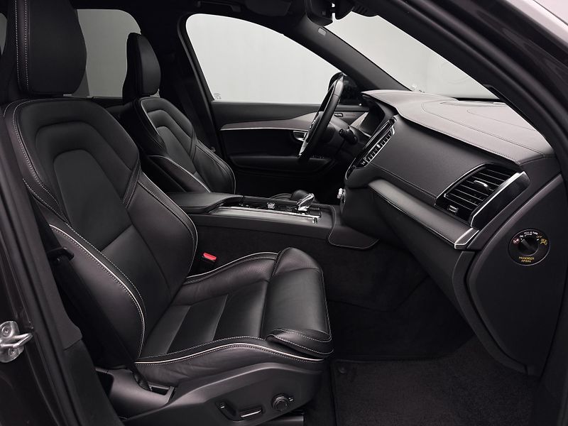 Volvo XC90 B5 AWD PLUS DARK CZ 1.maj - fotka 27 z 46