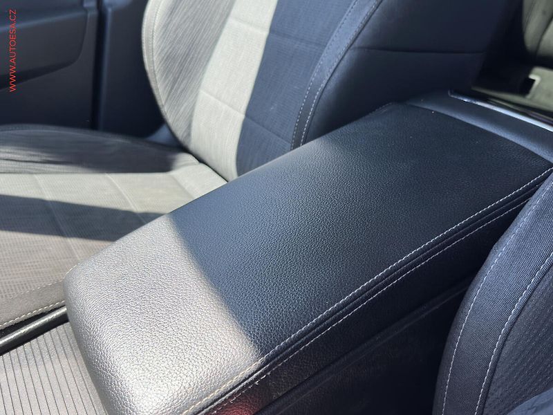 Škoda Superb (2016) 2.0 TDi, ČR, DSG, bixen - fotka 18 z 19