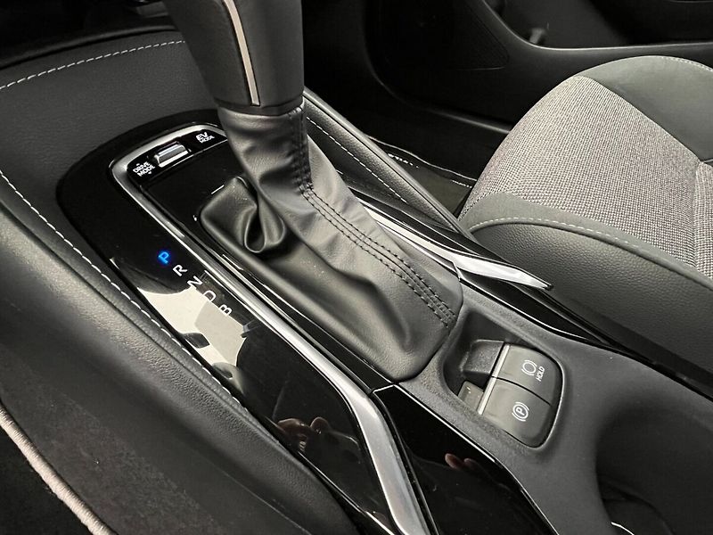 Toyota Corolla TS 1.8L Hybrid CVT Style - fotka 18 z 24