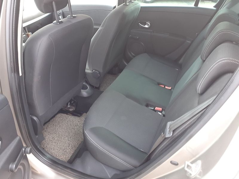 Renault Clio (2009) 1.5 DCi KLIMA - fotka 16 z 20