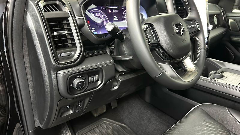 Dodge RAM NIGHT EDITION / 1500 SST H.O.  - fotka 38 z 55