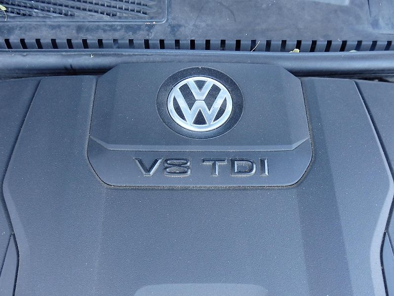 Volkswagen Touareg 4.0 TDI V8 310 kW R-LINE - fotka 24 z 26