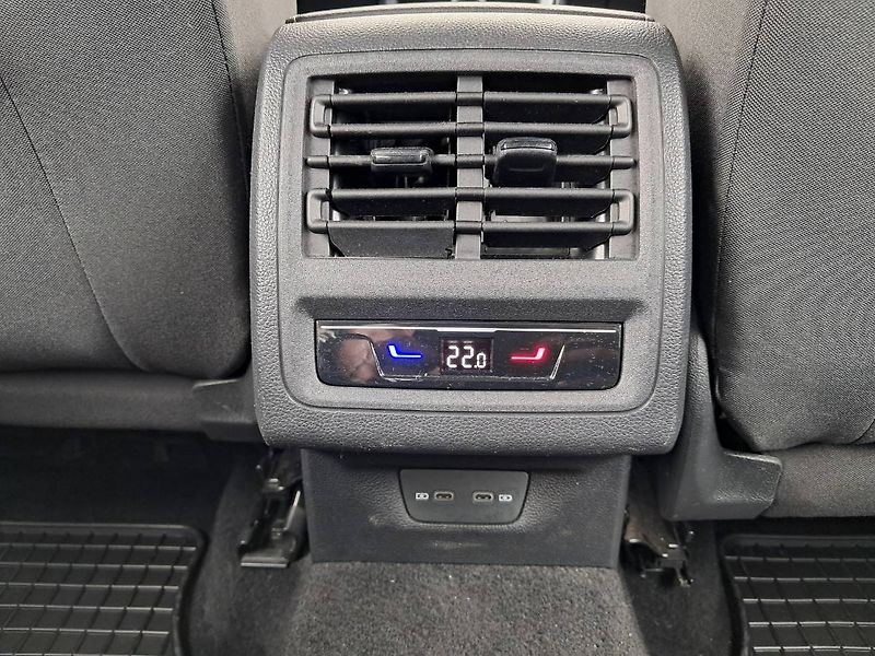 Volkswagen Golf Variant (2023) LIFE 1.0 TSI / 81 kW M6 - fotka 22 z 26