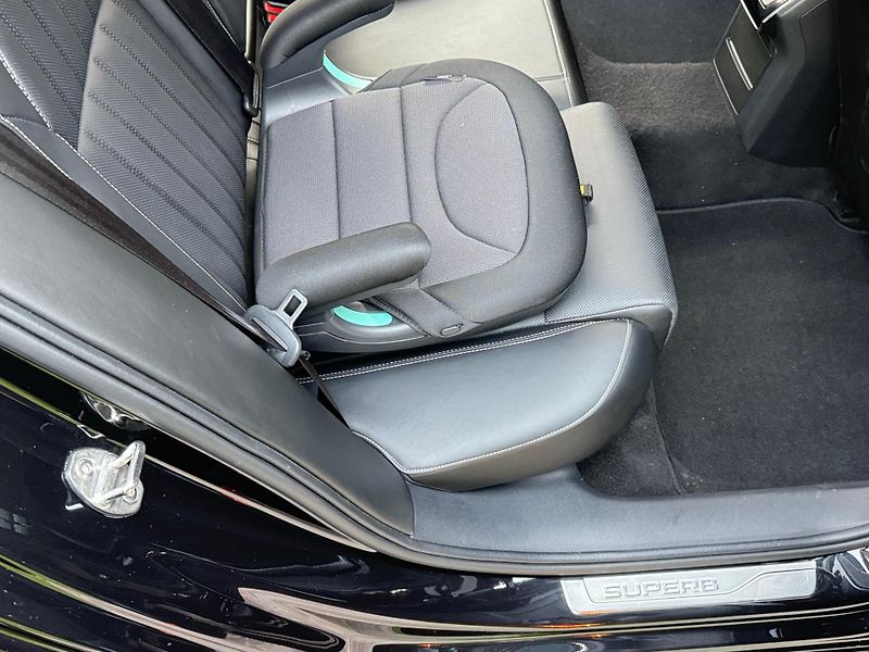 Škoda Superb (2023) III 2.0 TSI L&K 206KW 4x4  - fotka 14 z 23