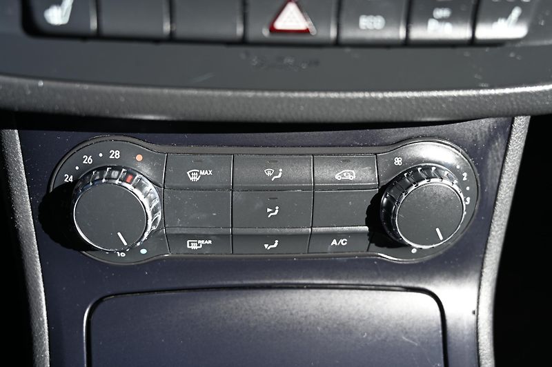 Mercedes-Benz Třídy B B 180 1.6 90KW Edition 1/2013 - fotka 17 z 38