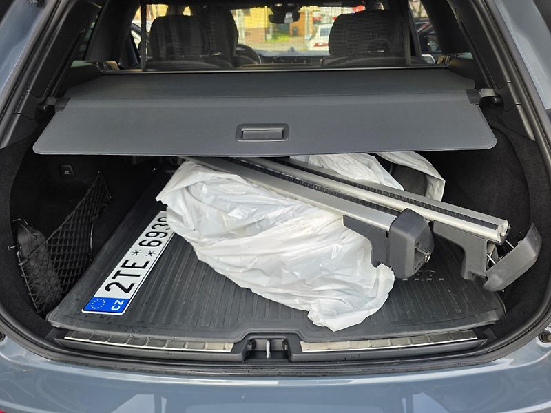 Volvo XC60 2.0 D R-Designe Bowers&Wilkins - fotka 16 z 34