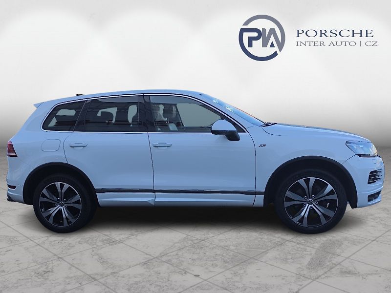 Volkswagen Touareg 3.0 TDi  R-Line - fotka 22 z 23