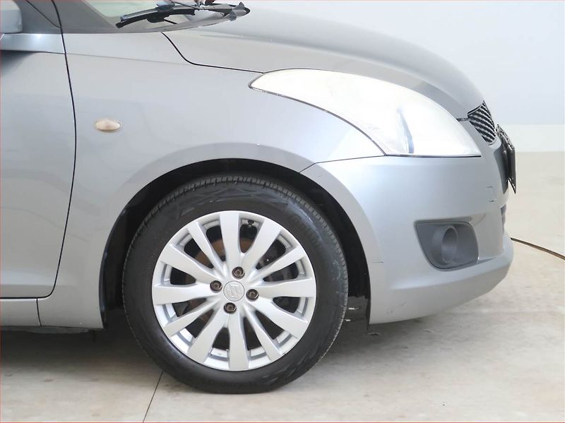 Suzuki Swift (2013) 1.2, Tempomat, Vyhř. sedaček - fotka 12 z 15