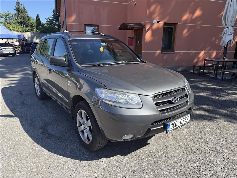 Hyundai Santa Fe 2,2 CRDi - fotka 2 z 25