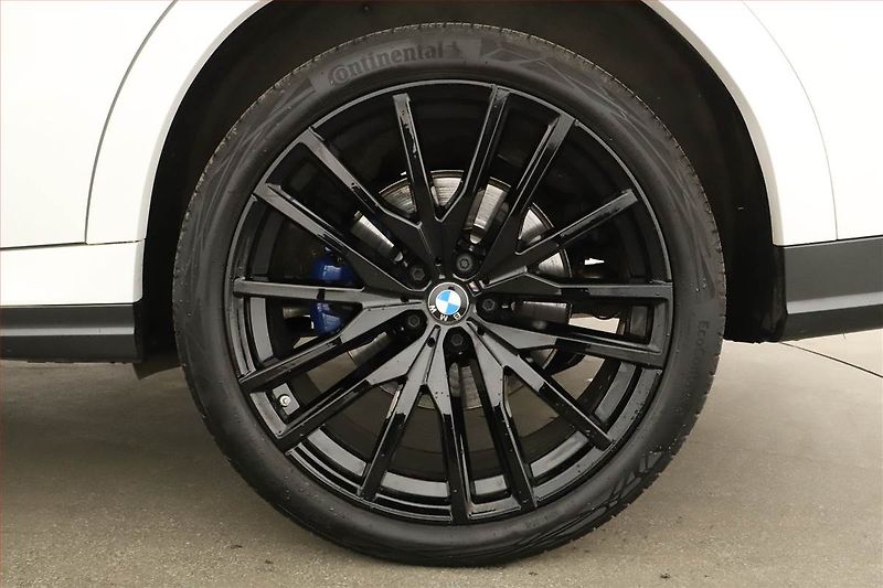 BMW X6 (2022) xDrive40i, ACC, Výhřev, Kamera - fotka 12 z 28