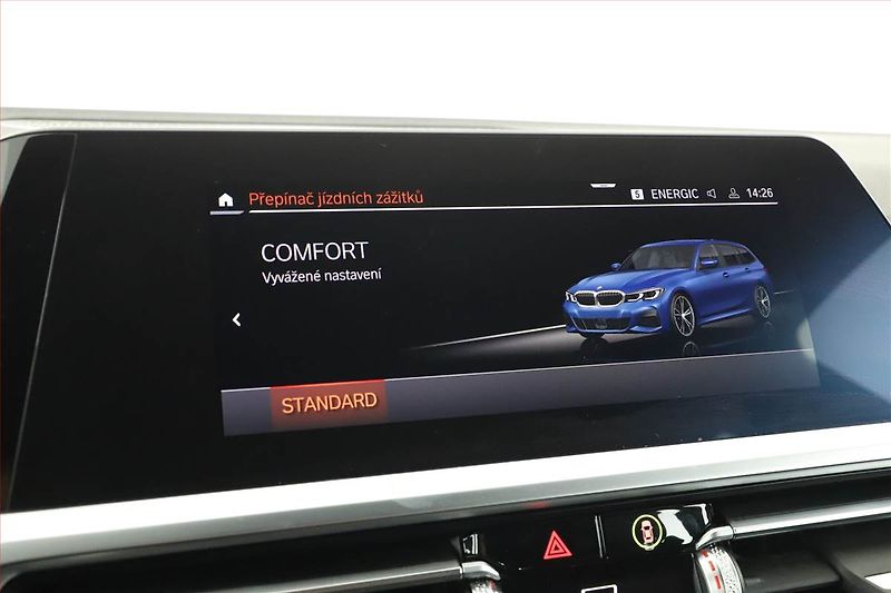 BMW Řada 3 (2021) M Sport 330 i xDrive - fotka 12 z 19