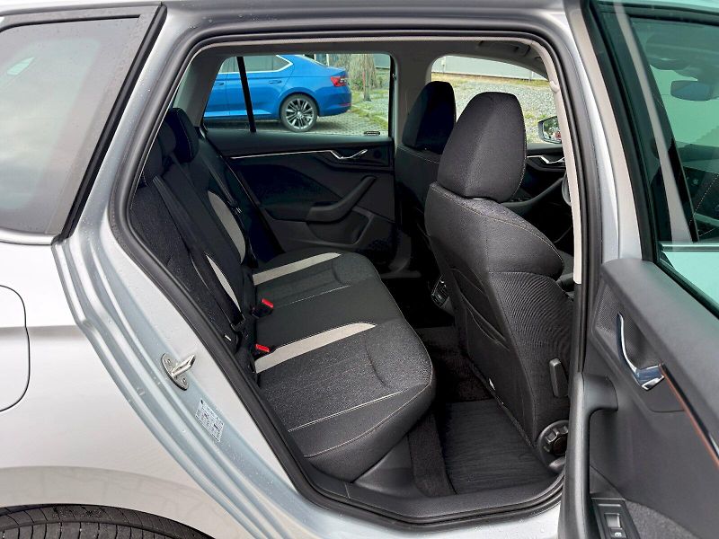 Škoda Kamiq (2025) 1.0 TSI 85 kW DSG TopSelection - fotka 19 z 21