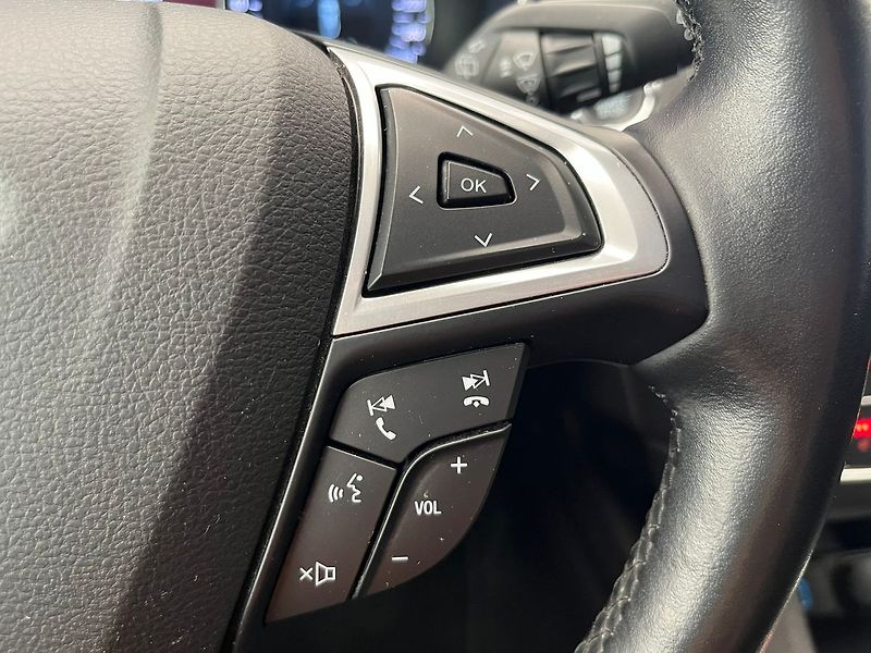 Ford Mondeo 2,0 Titanium LED Dynamic - fotka 28 z 52