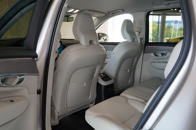 Volvo XC90 T8 PLUS Bright, Vzduch, 360° - fotka 43 z 50
