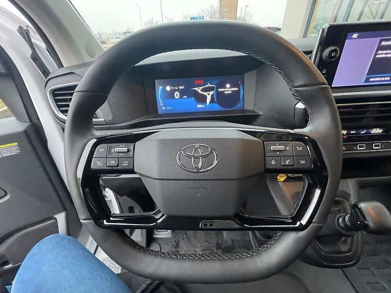 Toyota ProAce Verso 2.0D-4D 144HP M/T Business 8S - fotka 28 z 30
