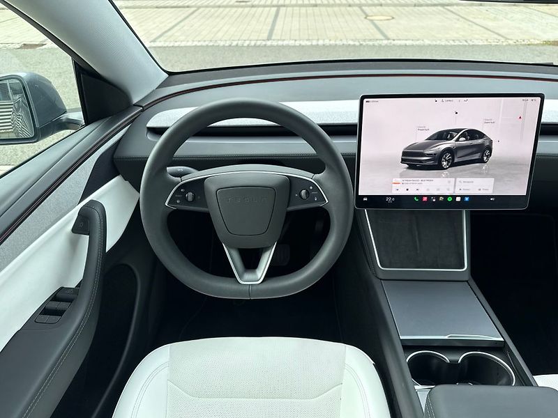 Tesla Model Y (2025) - fotka 40 z 76