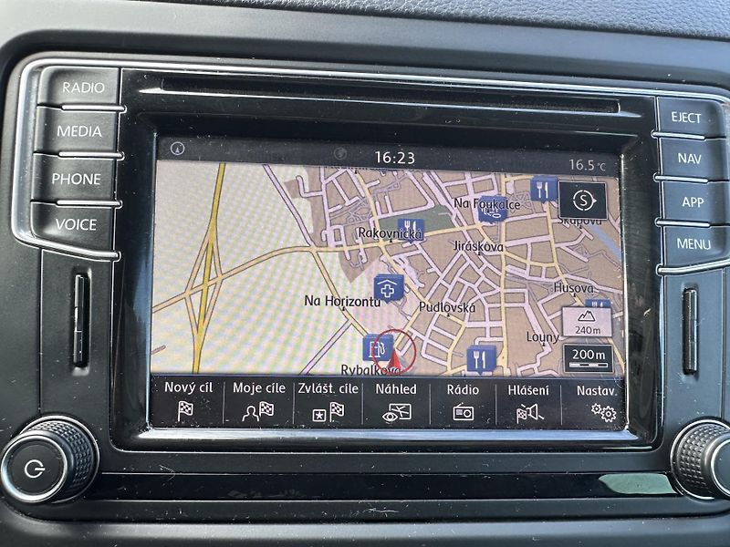 Volkswagen Sharan (2017) 2.0 TDi Sound 110 Kw - fotka 33 z 35