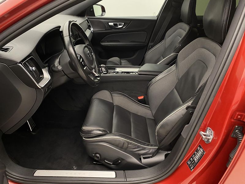 Volvo S60 B5 AWD R-DESIGN AUT  - fotka 3 z 48