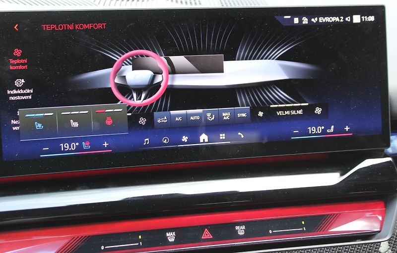 BMW Řada 5 BMW 540d xDrive Touring TOP - fotka 16 z 29