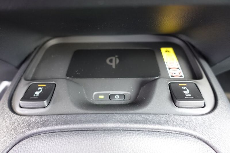Toyota Corolla 2.0HSD e-CVT Comfort Tech - fotka 21 z 32