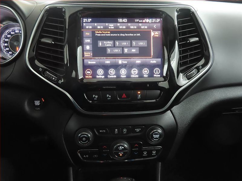 Jeep Cherokee (2019) 2.2 MultiJet, Overland - fotka 12 z 22