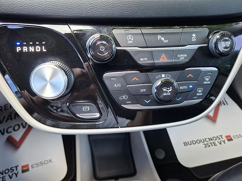 Chrysler Pacifica (2018) 3,6L,Top výbava, REZERVACE - fotka 37 z 44