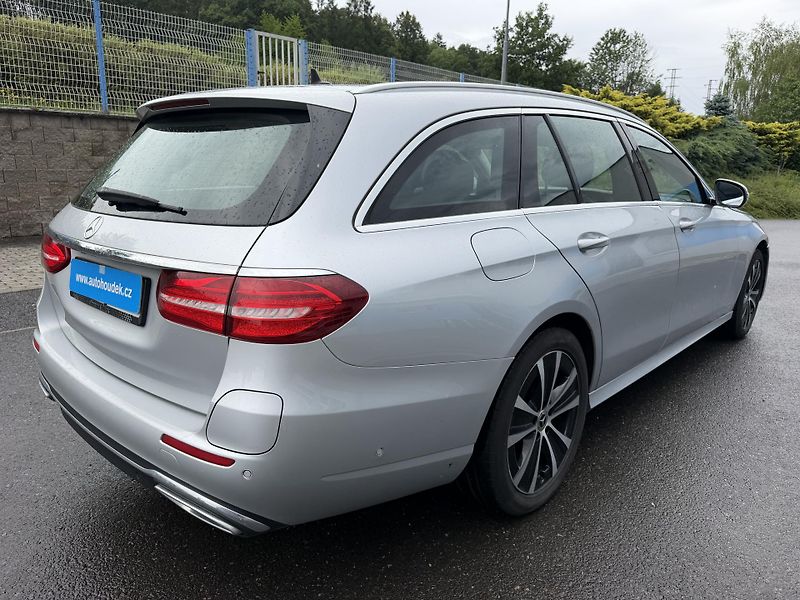 Mercedes-Benz Třídy E Kombi E 300De hybrid navigace  - fotka 3 z 23