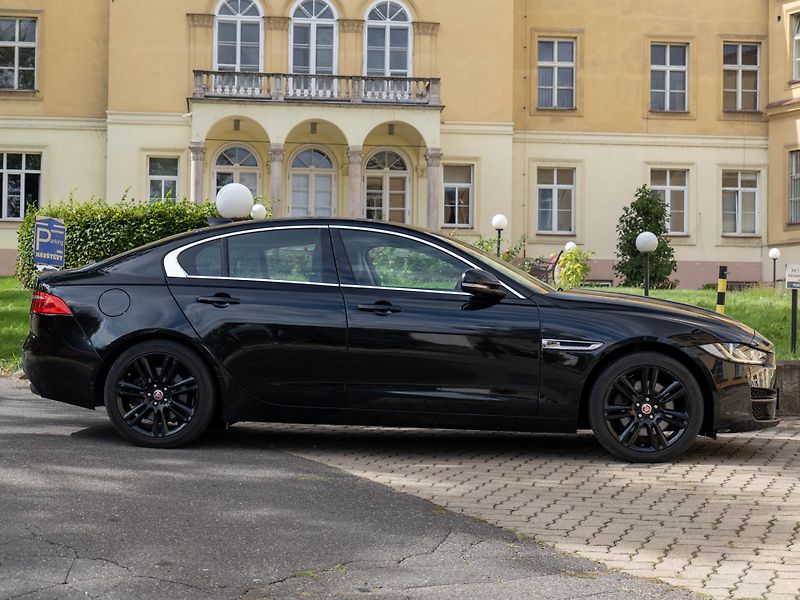 Jaguar XE 20t Prestige Meridian Kůže - fotka 5 z 35