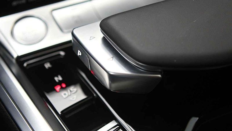 Audi e-tron má pohon přední i zadní nápravy