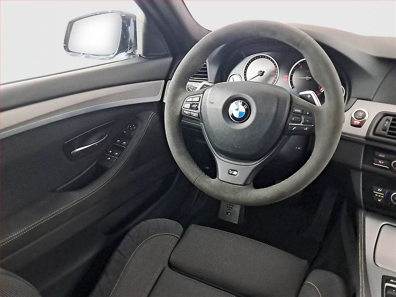 BMW Řada 5 (2011) M Paket 530d xDrive, 4X4 - fotka 7 z 23