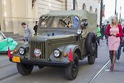 GAZ 69 při jízdě veteránů ve slovenské Bratislavě.