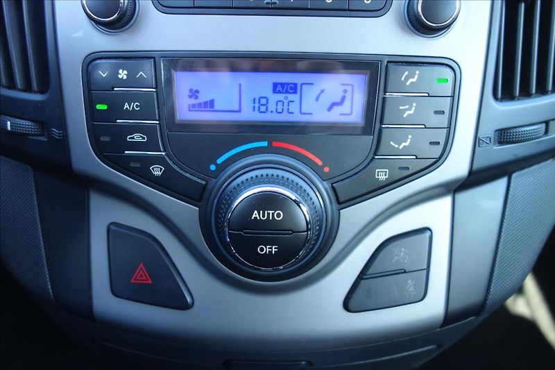 Hyundai i30 1,4 i, ČR, SERV.KN., COMFORT. - fotka 22 z 34
